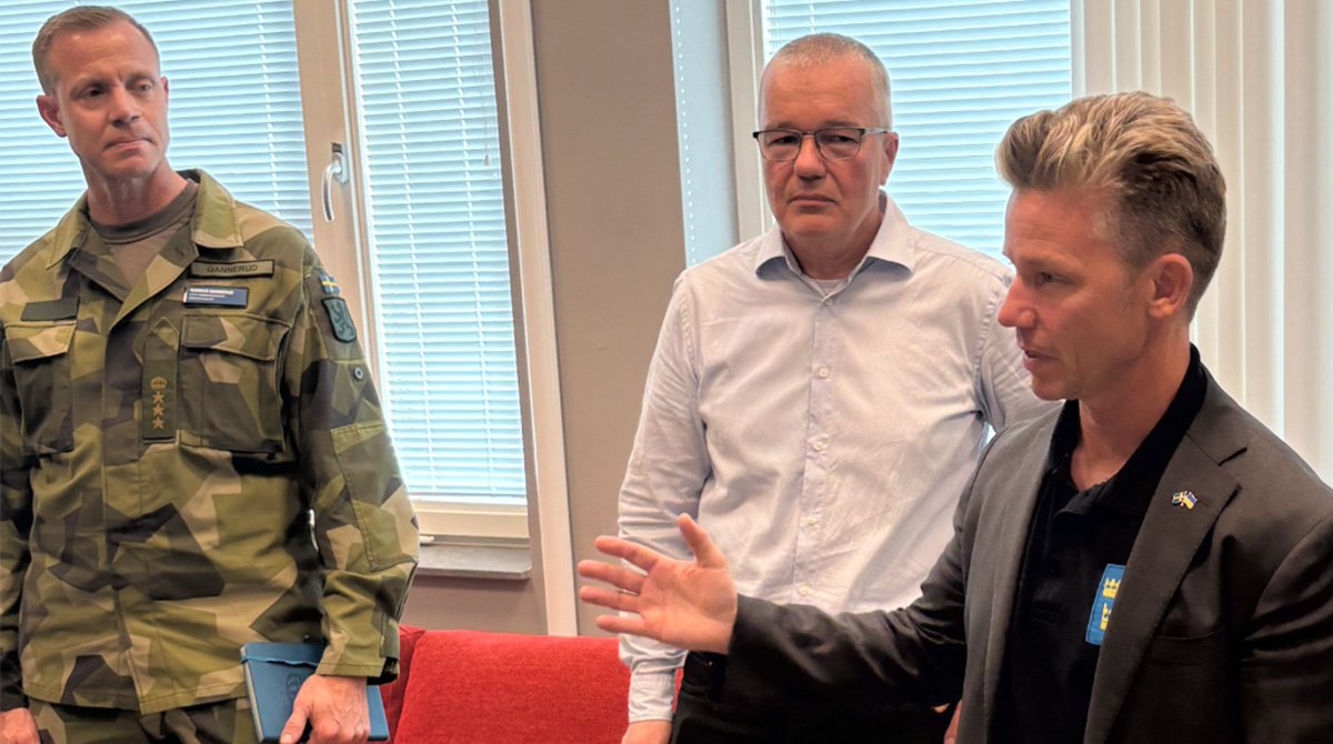 Försvarsministern på besök.jpg