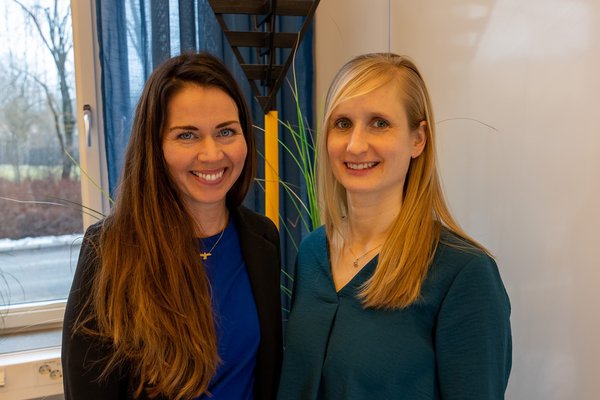 P och H i föreläsningssal.jpg